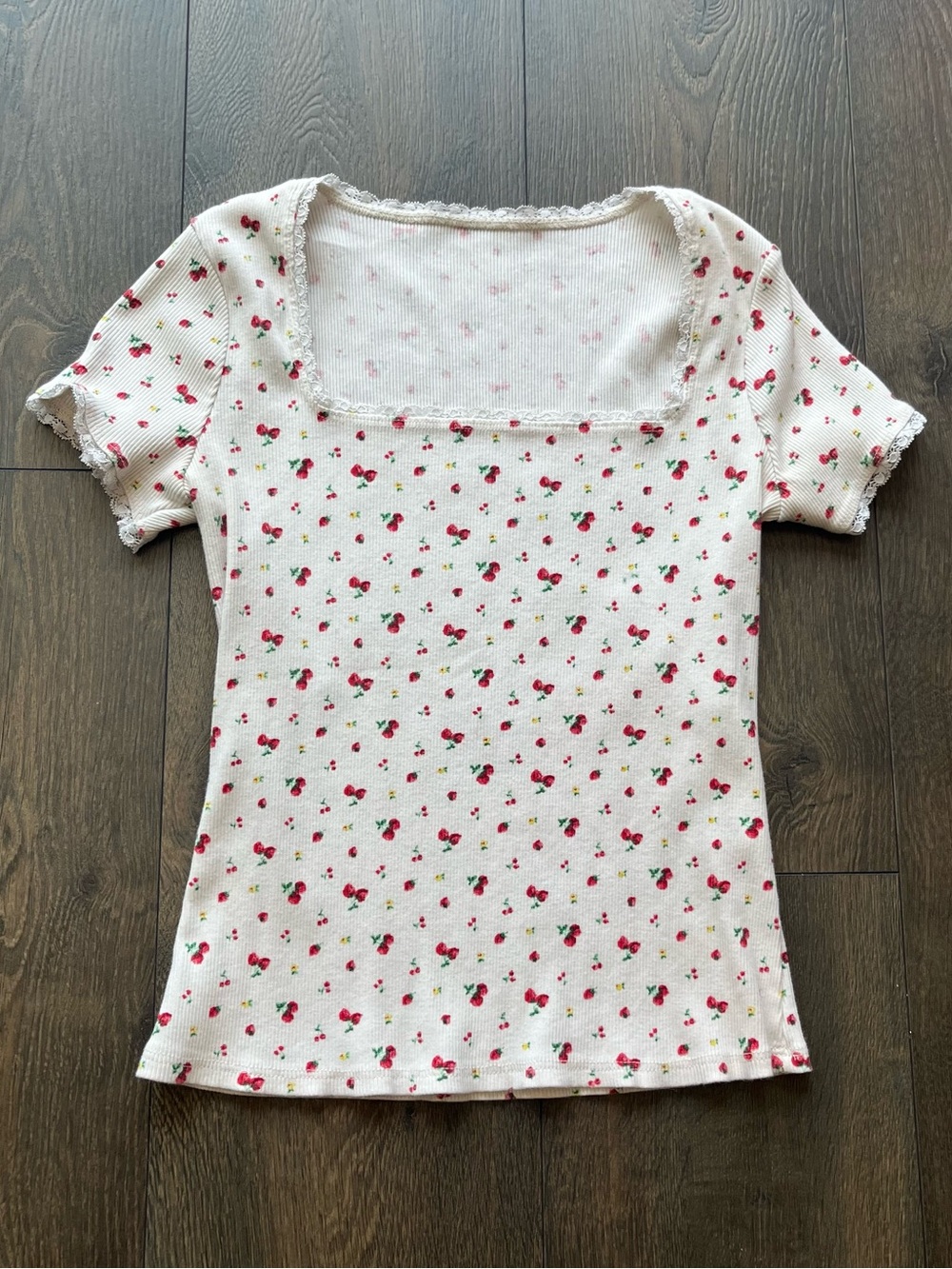 White Cherry Print Short Sleeve Top